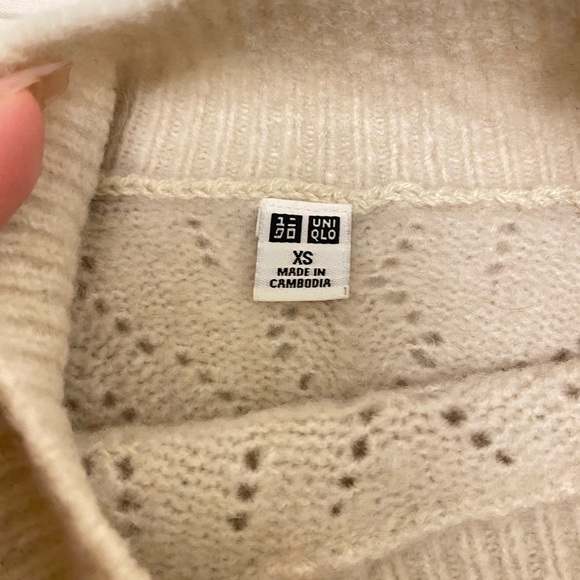 Uniqlo Knit Sweater - Picture 2 of 3
